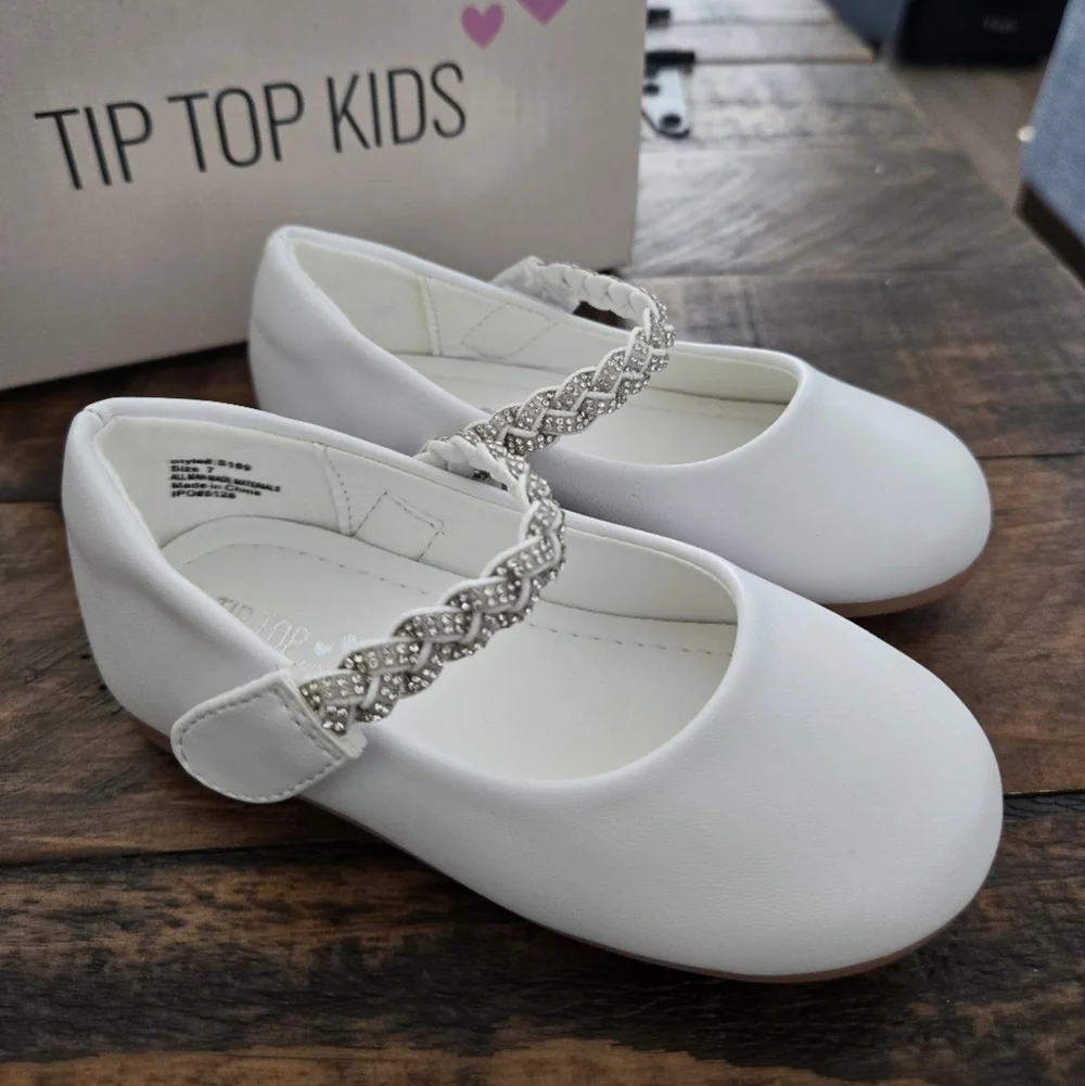 Tip Top Kids Girls MaryJane White Shoe with Rhinestone Strap. Style S169. Size 4